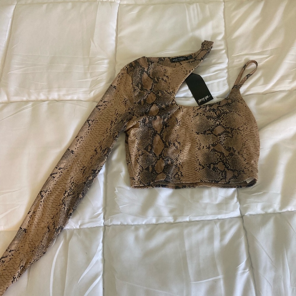 One sleeve snake print top 🐍